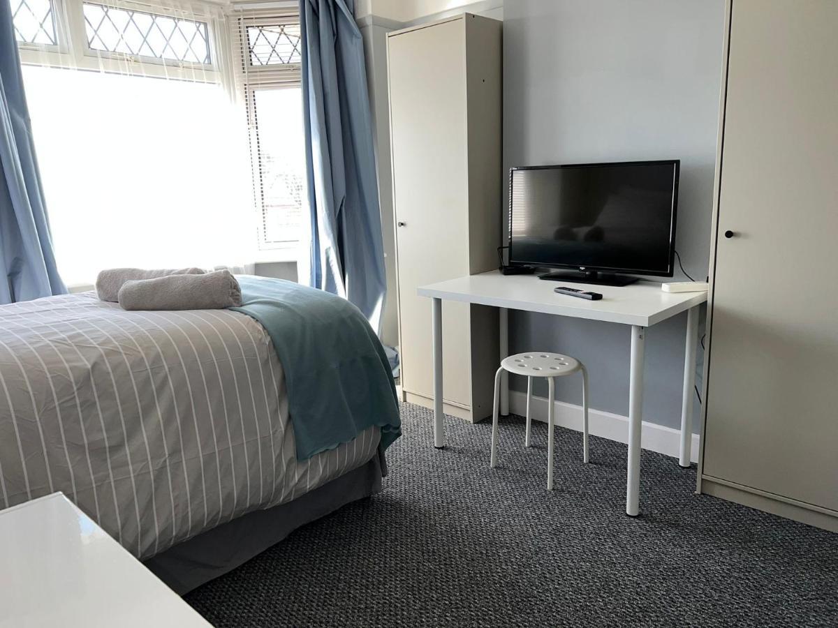 Shirley House 4, Guest House, Self Catering, Self Check In With Smart Locks, Use Of Fully Equipped Kitchen, Close To City Centre, Ideal For Longer Stays, Excellent Transport Links Southampton Eksteriør bilde